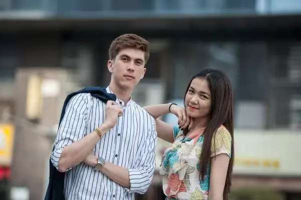 How should I arrange a date with a girl at night to make it unforgettable for her?