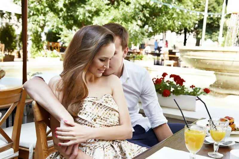 How to ask a girl out on a date?