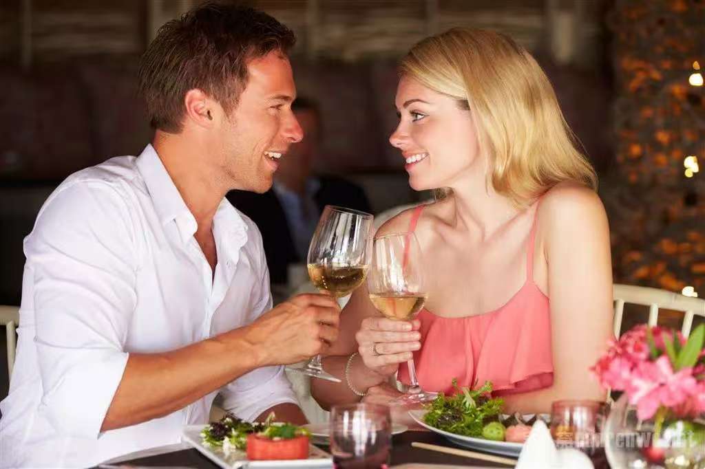 How to ask a girl out for a date at night and create an unforgettable night